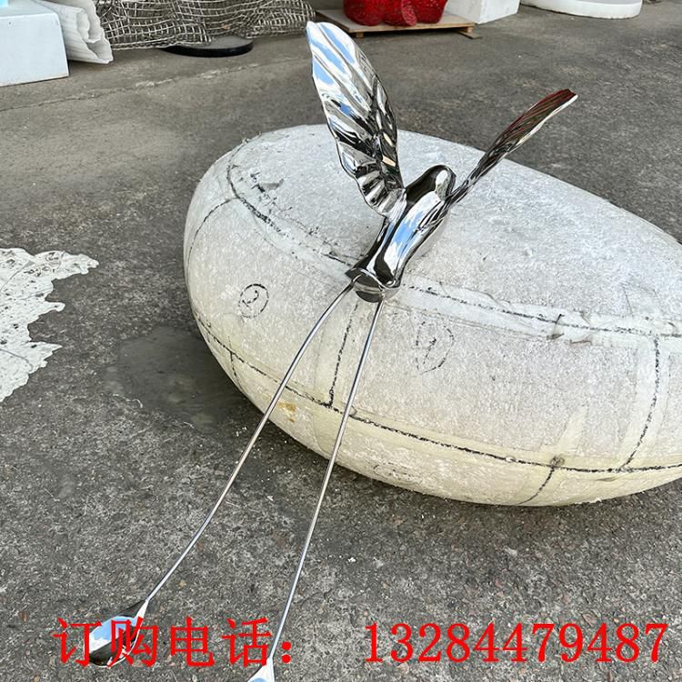 草坪仿真不锈钢镜面小鸟展翅雕塑定制售楼处景观小品动物鸽子装饰 (2)