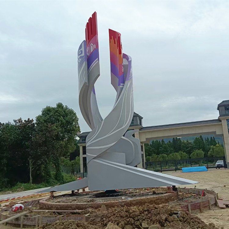 公园雕塑的材质选择对其特点有何影响