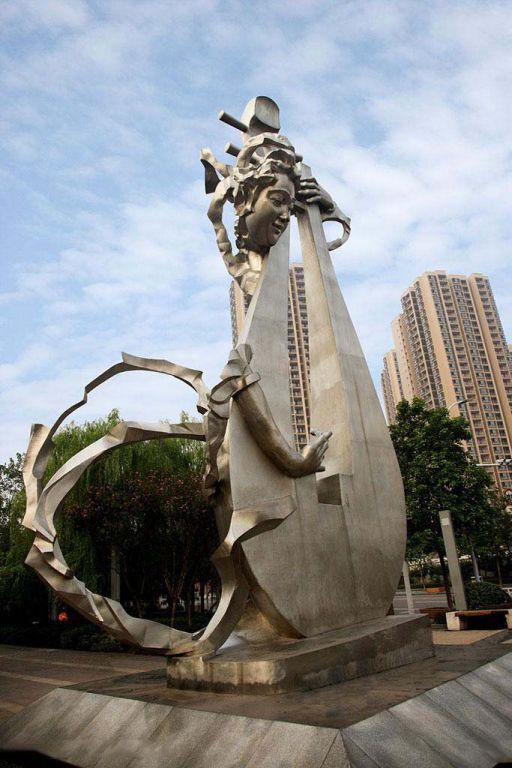 不锈钢琵琶雕塑的艺术价值是什么