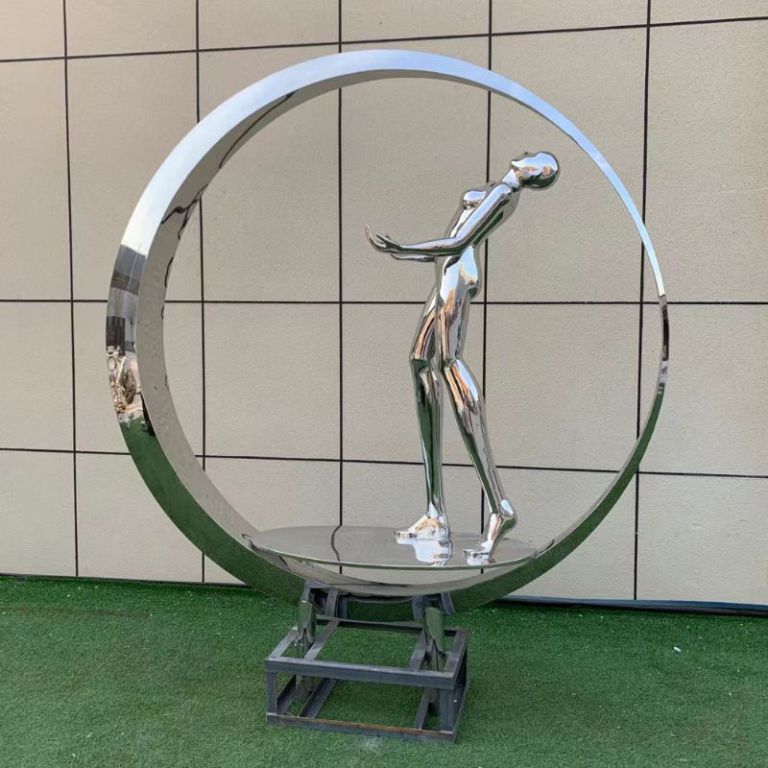 圆环雕塑具有独特而深刻的寓意