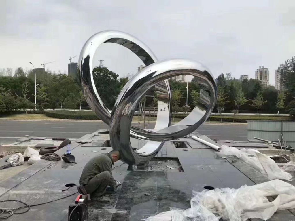 不同材质的镜面在抗磨损性能上有何差异