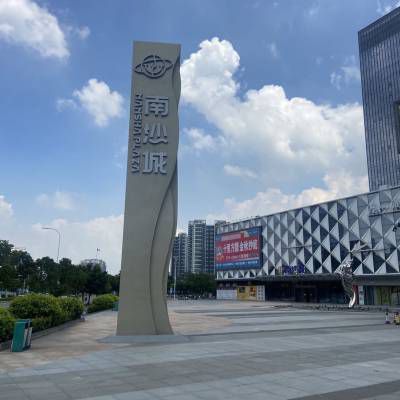 在校园环境中,精神堡垒雕塑如何发挥教育功能