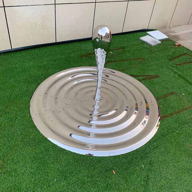 镜面水滴雕塑在生态环保主题的景观设计中如何发挥作用
