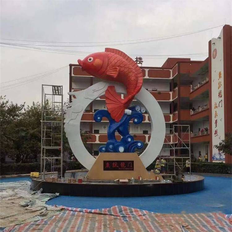 如何通过表面处理工艺赋予不锈钢鲤鱼雕塑不同的艺术风格