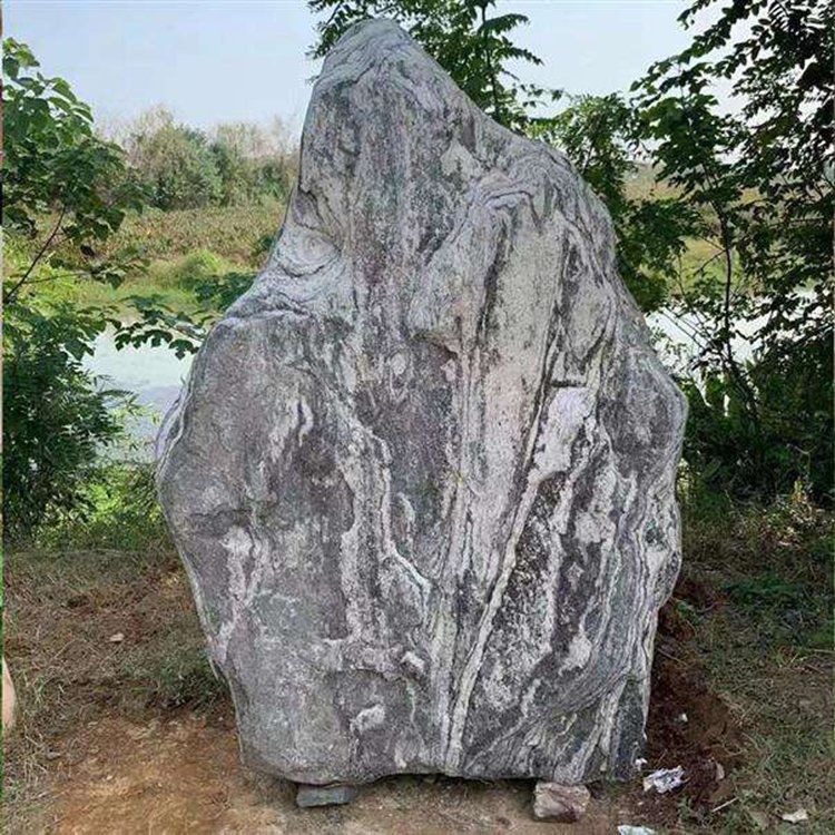 如何通过景观石的摆放引导园林空间的游览动线