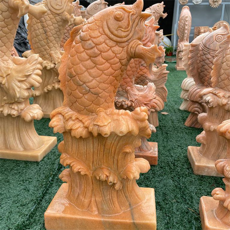 中国古代鲤鱼雕塑的历史演变呈现出哪些阶段特征