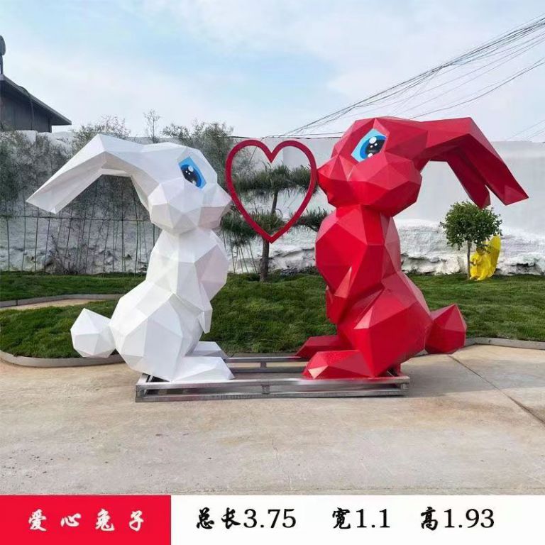 几何兔子雕塑:当线条与萌态共舞,让艺术住进日常