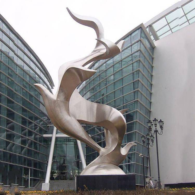 传统手工锻造与现代3D打印技术在飞鸽雕塑制作中有何结合应用