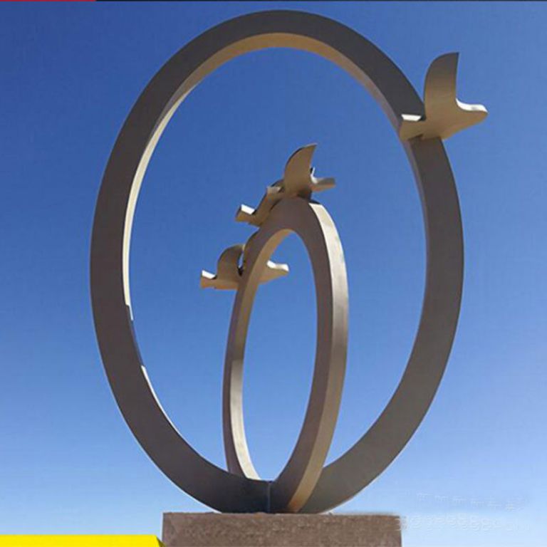 飞鸽雕塑制作中泥稿创作是怎样的一个过程