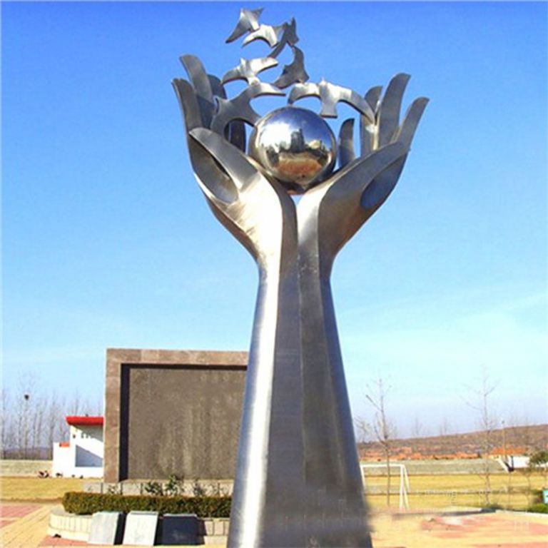 不同文化背景下，飞鸽雕塑的工艺风格有何差异