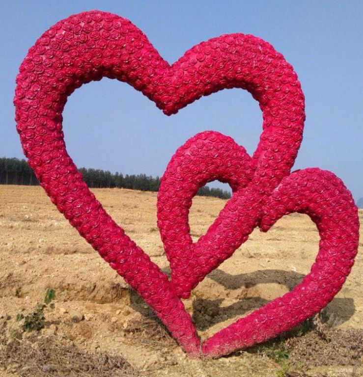 景观雕塑常用的材料有哪些，各有什么特点