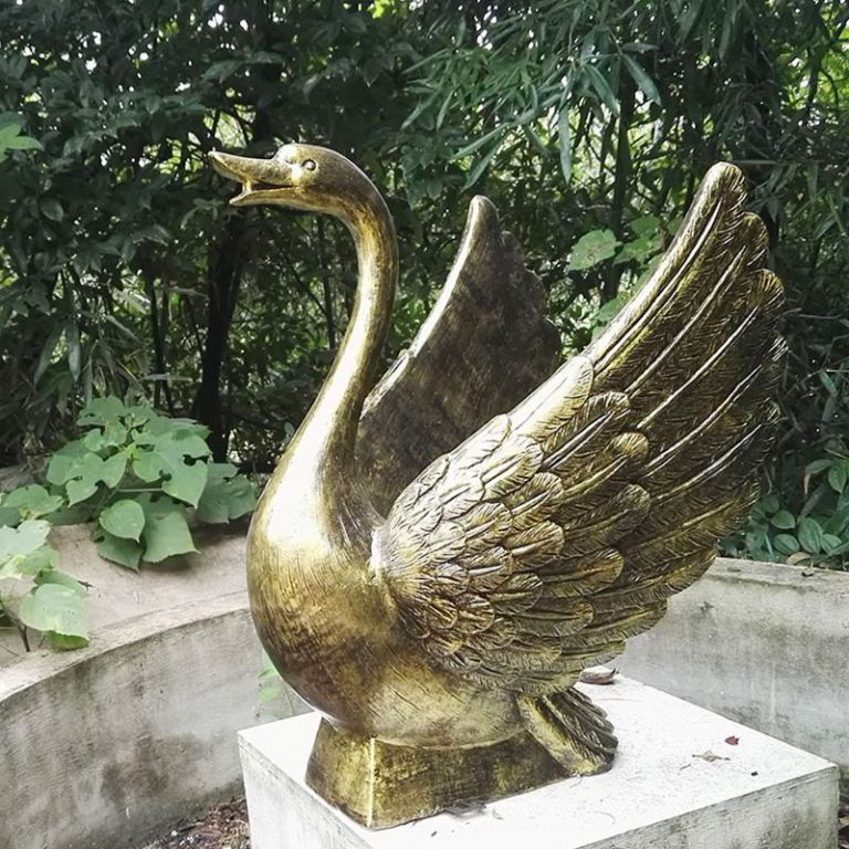  庭院雕塑是否需要搭配灯光设计？如何设计更合理