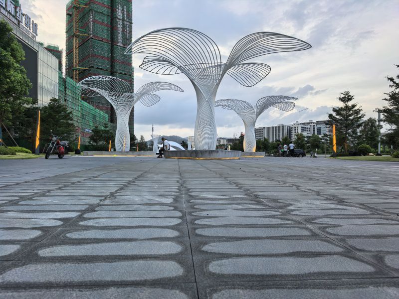 户外镂空树雕塑如何进行日常维护与保养