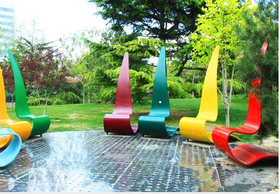 什么是坐凳雕塑？它与普通坐凳、纯雕塑有哪些核心区别