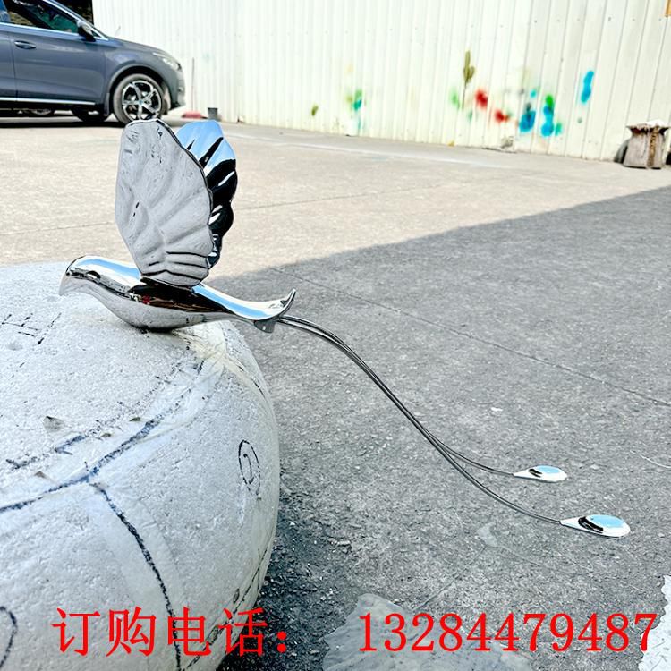 不锈钢长尾小鸟镜面动物雕塑