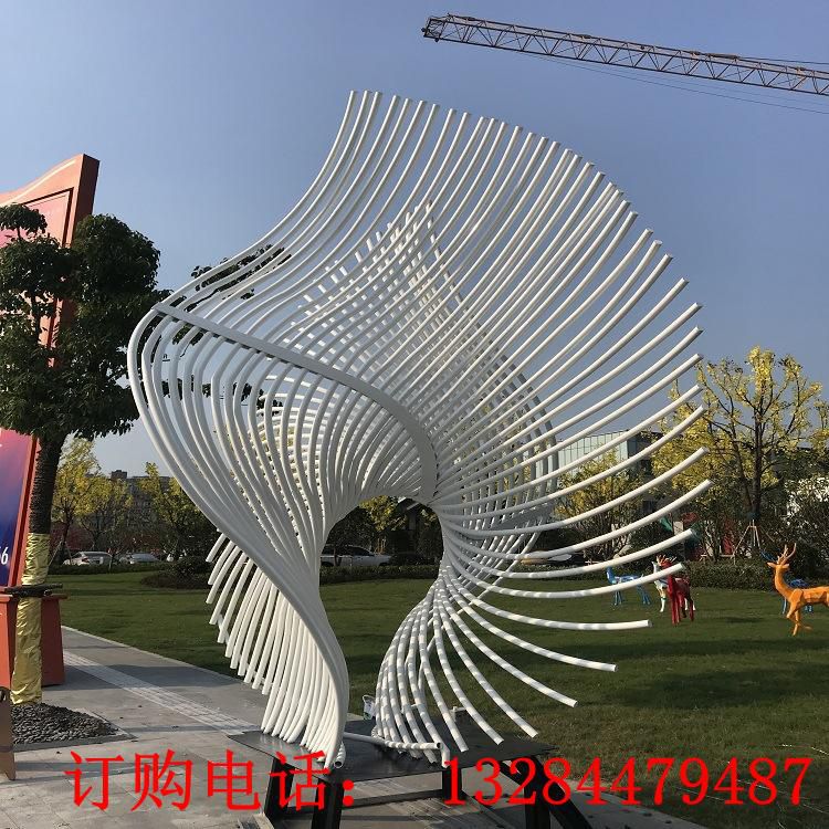 不锈钢抽象线条翅膀造型雕塑