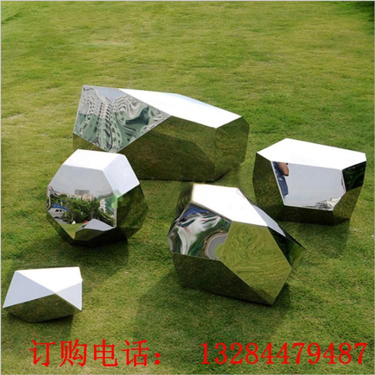 不锈钢镜面几何石头雕塑