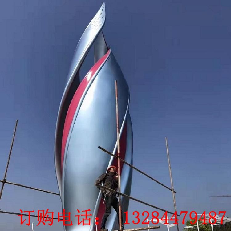 大型不锈钢扭曲火炬雕塑