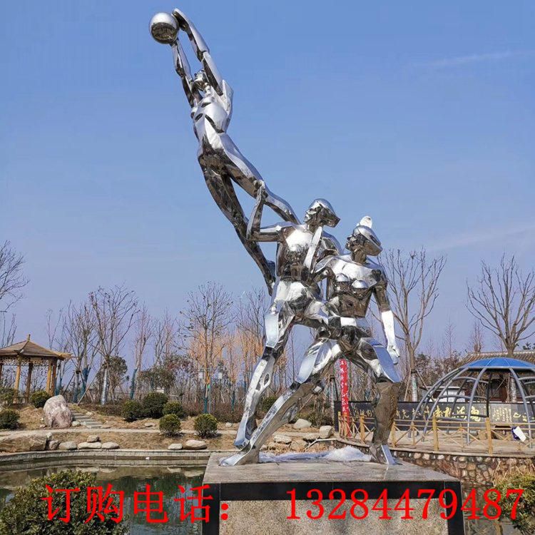 不锈钢镜面人物打球雕塑