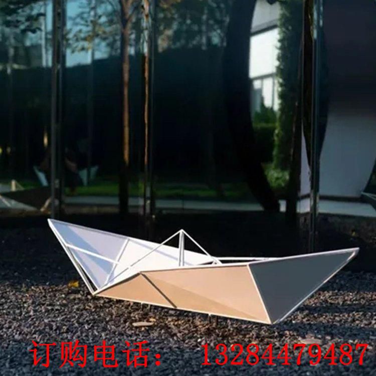不锈钢折纸船雕塑