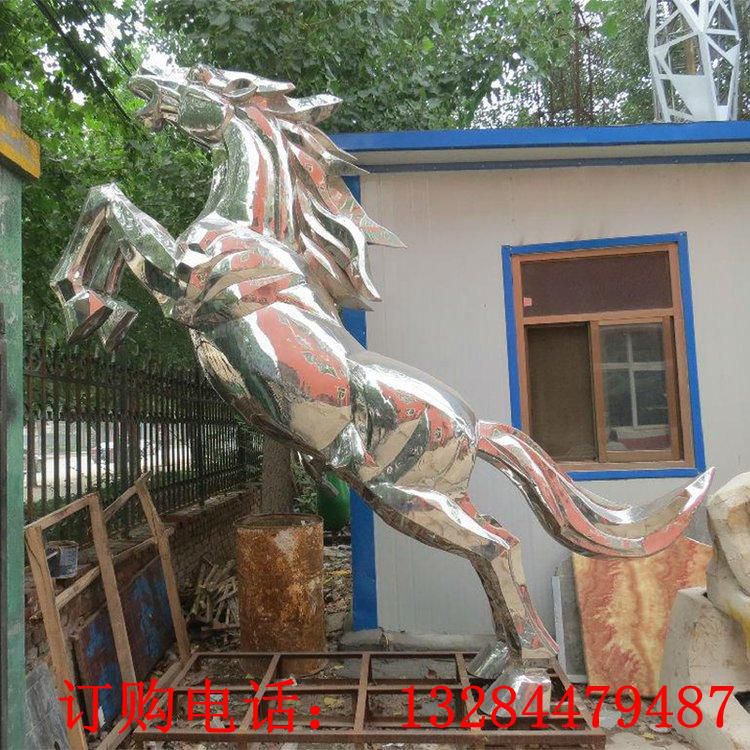 不锈钢镜面马雕塑