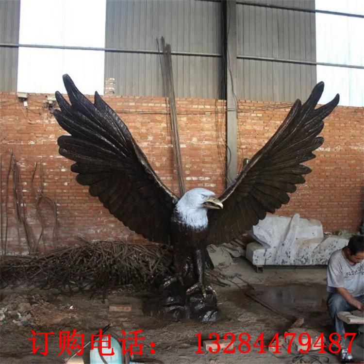 铸铜彩绘老鹰雕塑