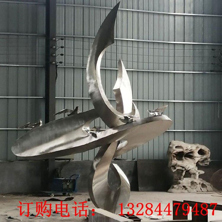 不锈钢飞鸽雕塑