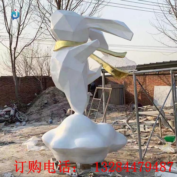不锈钢几何围巾兔雕塑
