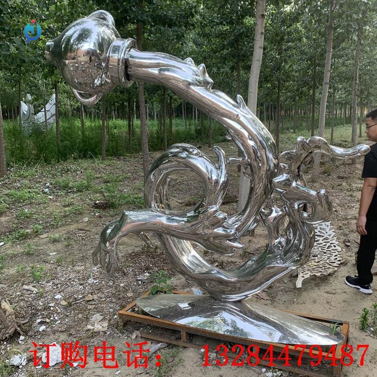 不锈钢水壶倒水雕塑