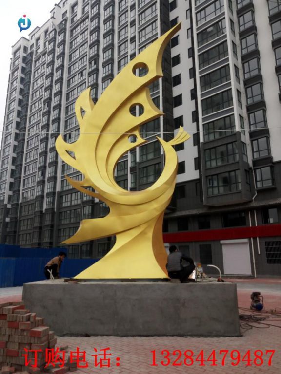 不锈钢金鸡雕塑