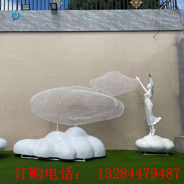 不锈钢镂空云朵雕塑