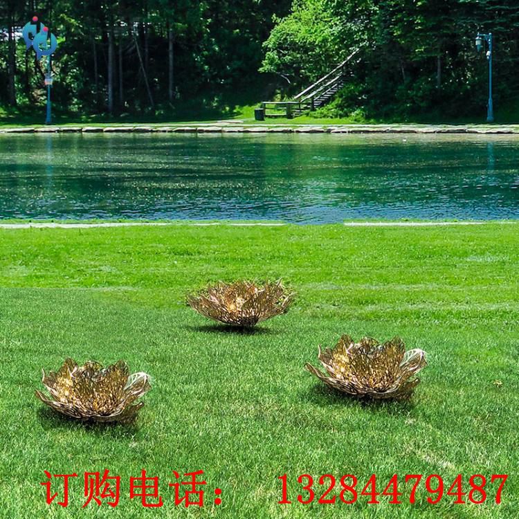 铸铜镂空花朵雕塑