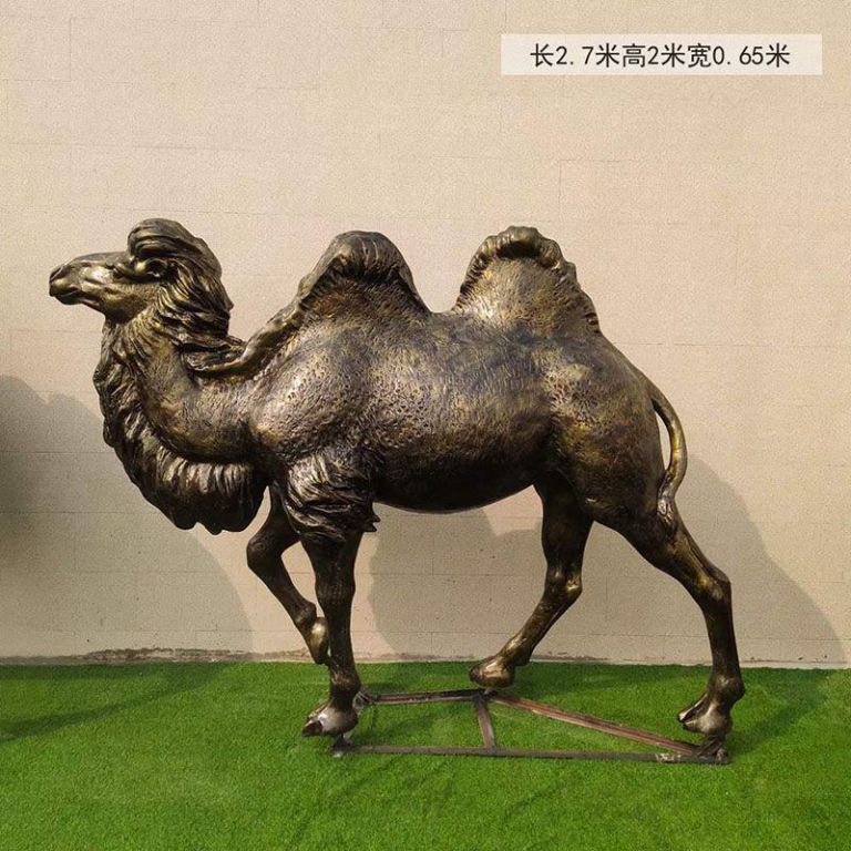 双峰骆驼动物标志铜雕