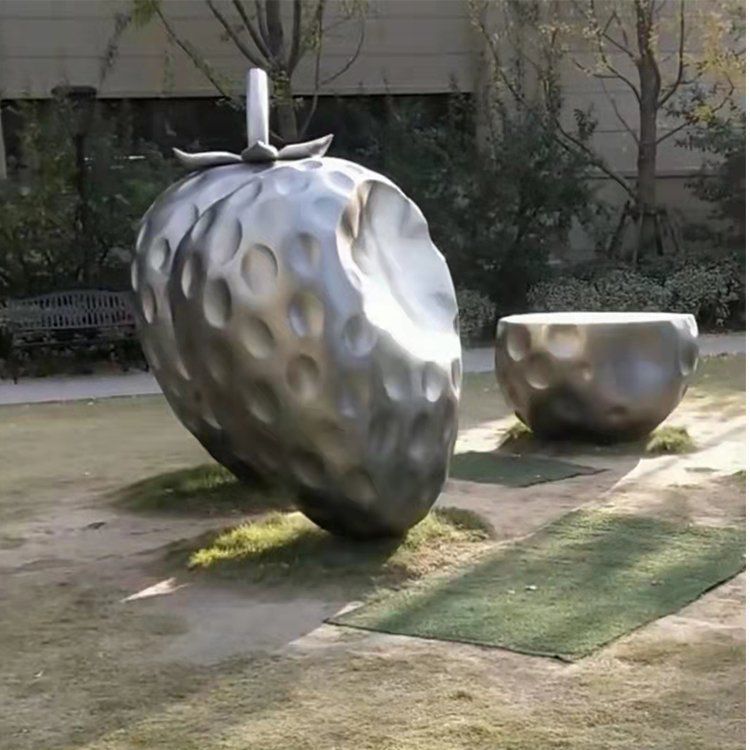 镜面草莓不锈钢景观雕塑