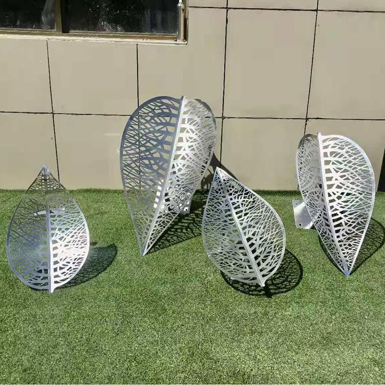不锈钢抽象镂空树叶雕塑