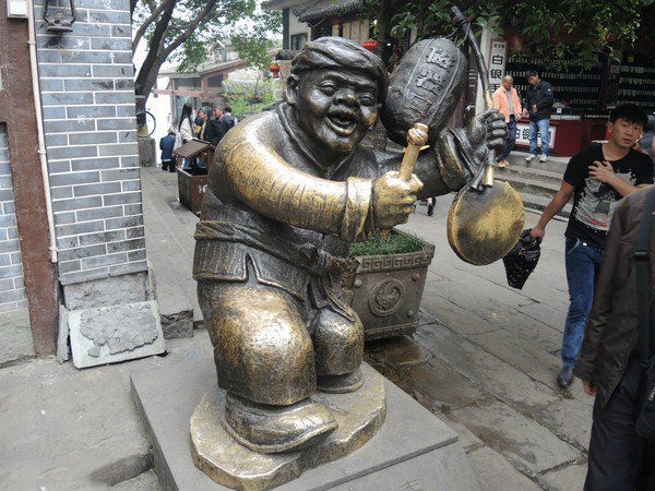 打更人街头人物景观铜雕