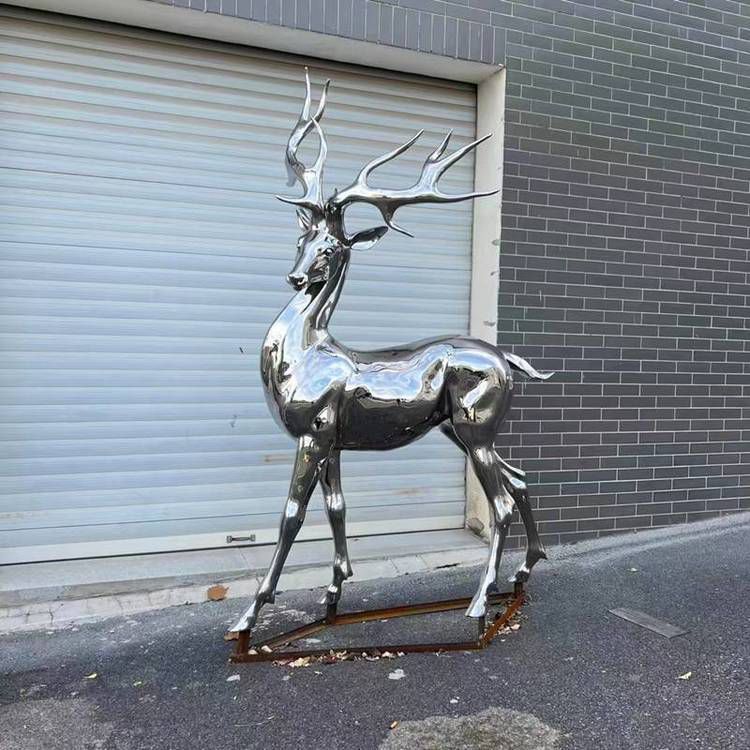 不锈钢镜面歪头鹿雕塑