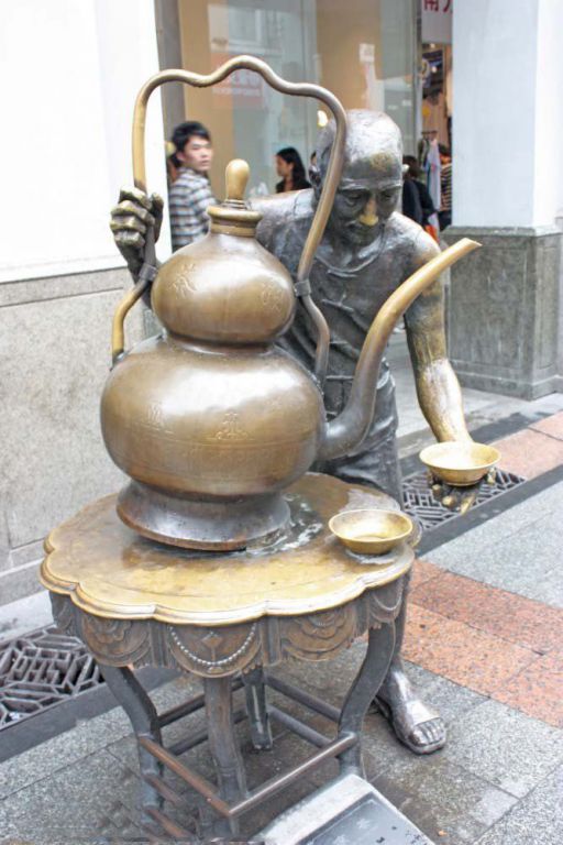 茶壶广场抽象铜雕