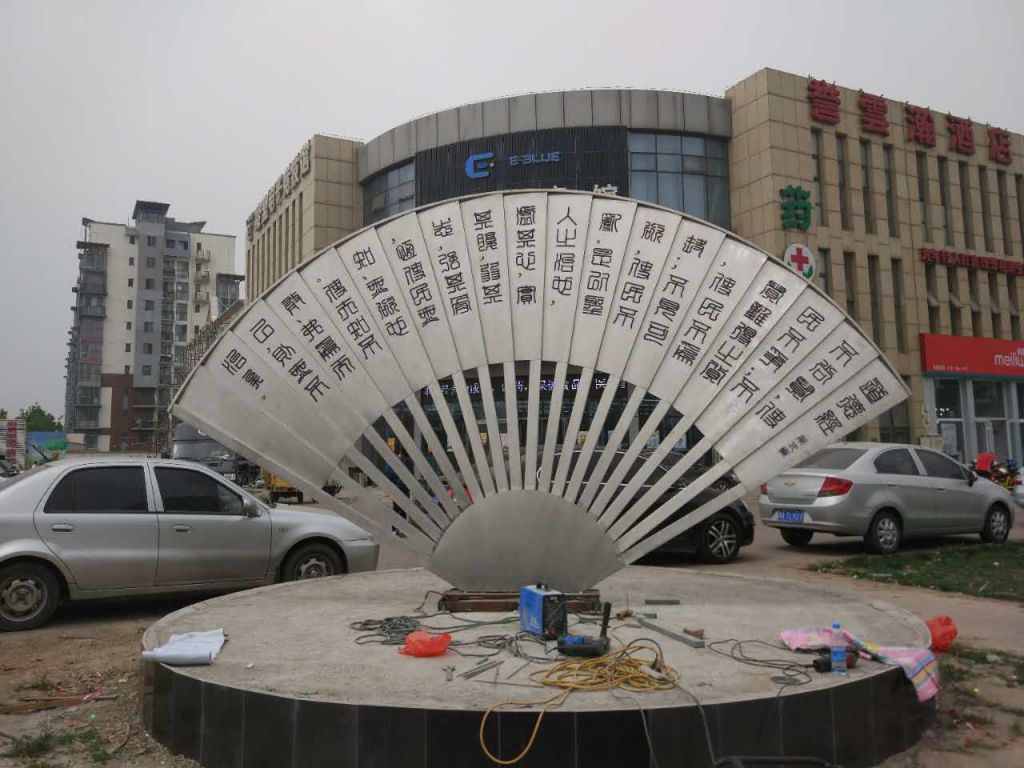 不锈钢白色扇子标志雕塑