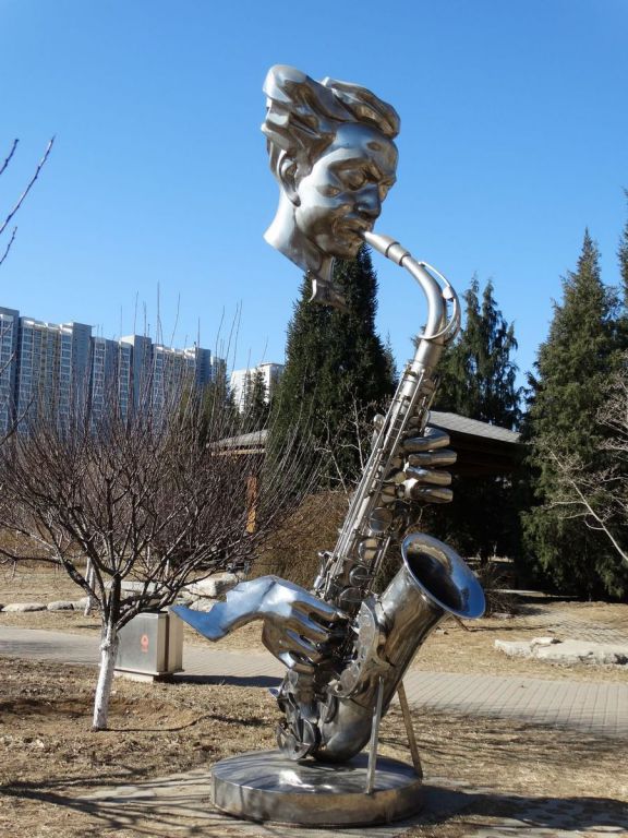 不锈钢抽象萨克斯景观雕塑