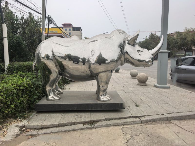 犀牛雕塑 公园动物摆件