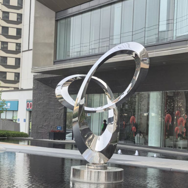 镜面不锈钢飘带雕塑