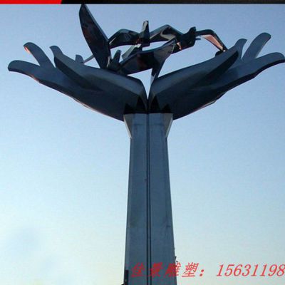 广场景观不锈钢手托和平鸽雕塑