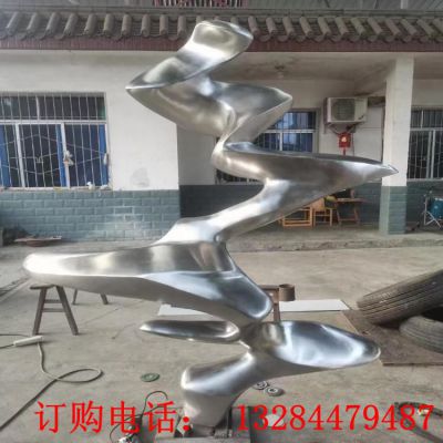 大型镜面抽象树雕塑