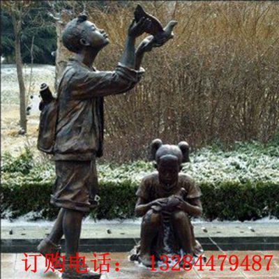 放飞鸽子的孩子造型铜雕