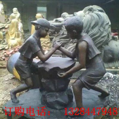 孩童掰手腕造型铜雕塑