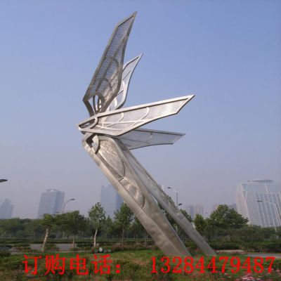不锈钢镂空抽象翅膀雕塑