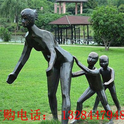 老鹰抓小鸡造型铜雕