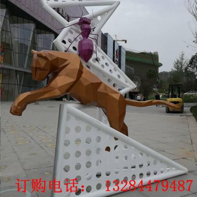 不锈钢几何切面豹子雕塑
