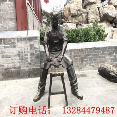 古代磨刀人物铜雕